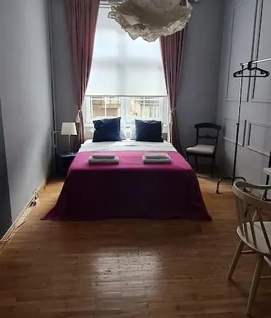 Your Royal 2 Bedroom Center Appartement *