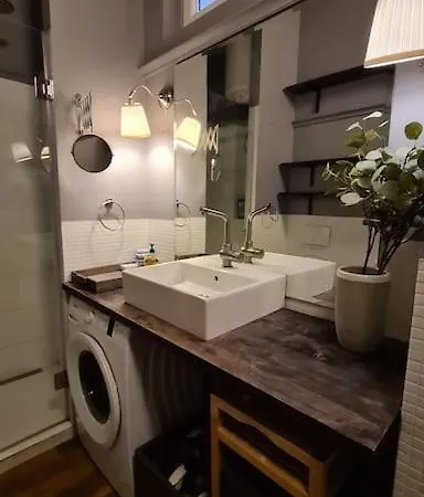 Your Royal 2 Bedroom Center *