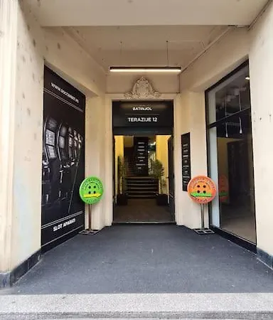 Your Royal 2 Bedroom Center Appartement *