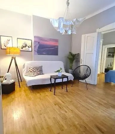 Your Royal 2 Bedroom Center *